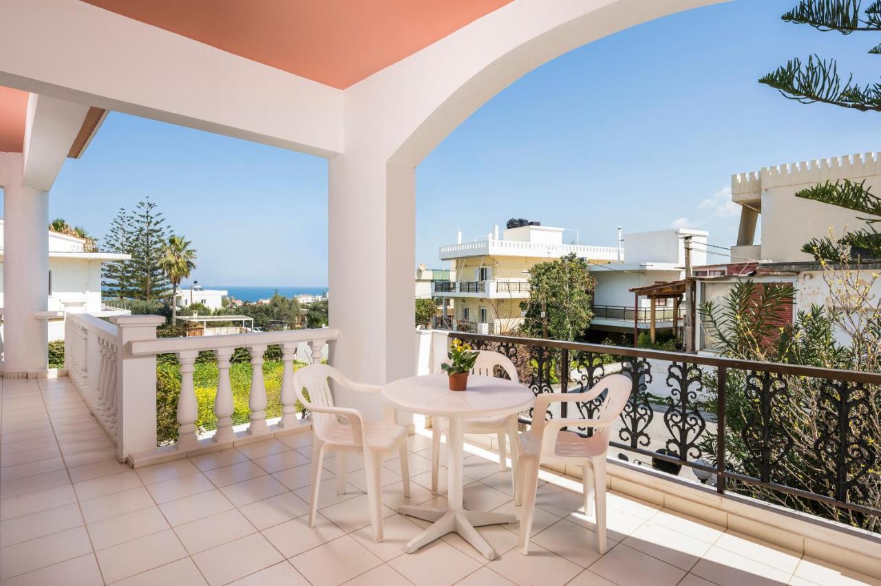Captain Michalis Apartments Galatás Eksteriør bilde