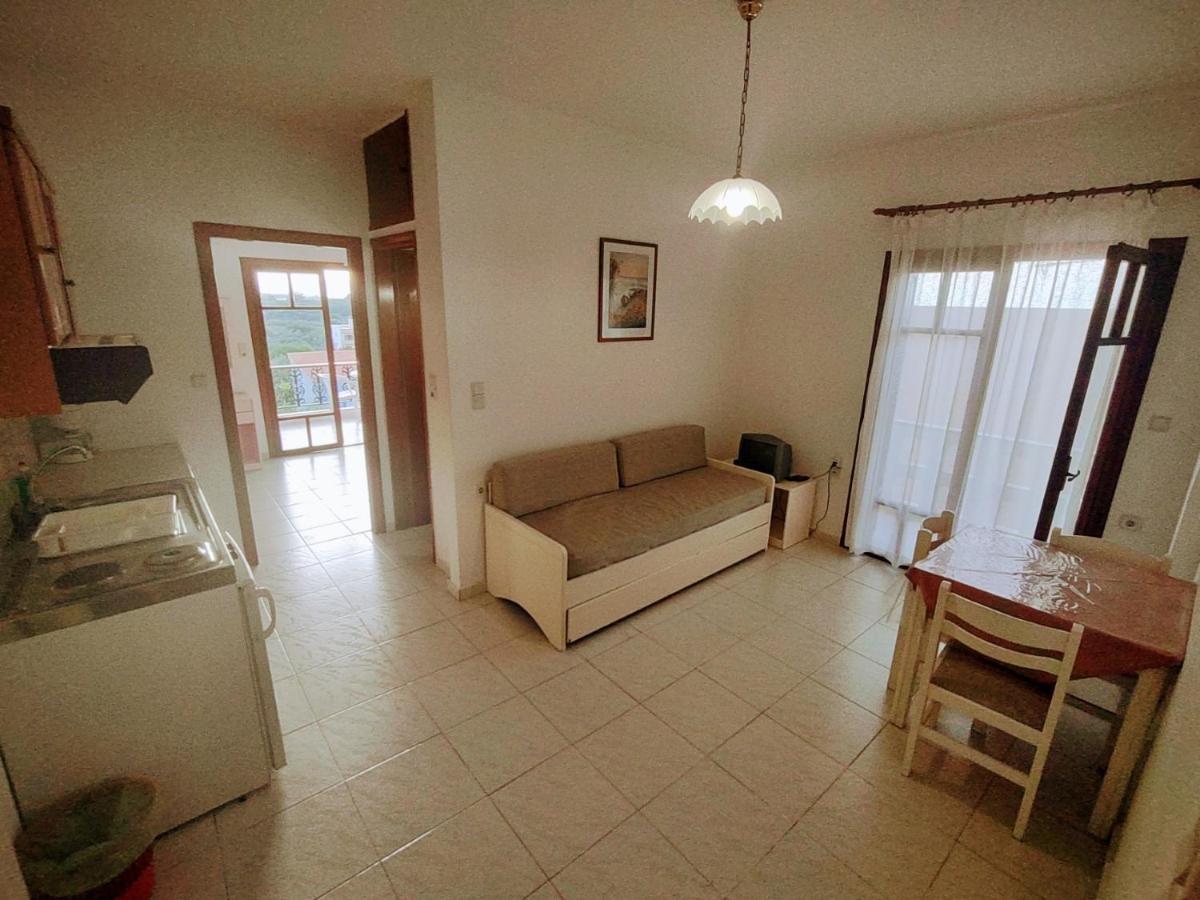 Captain Michalis Apartments Galatás Eksteriør bilde