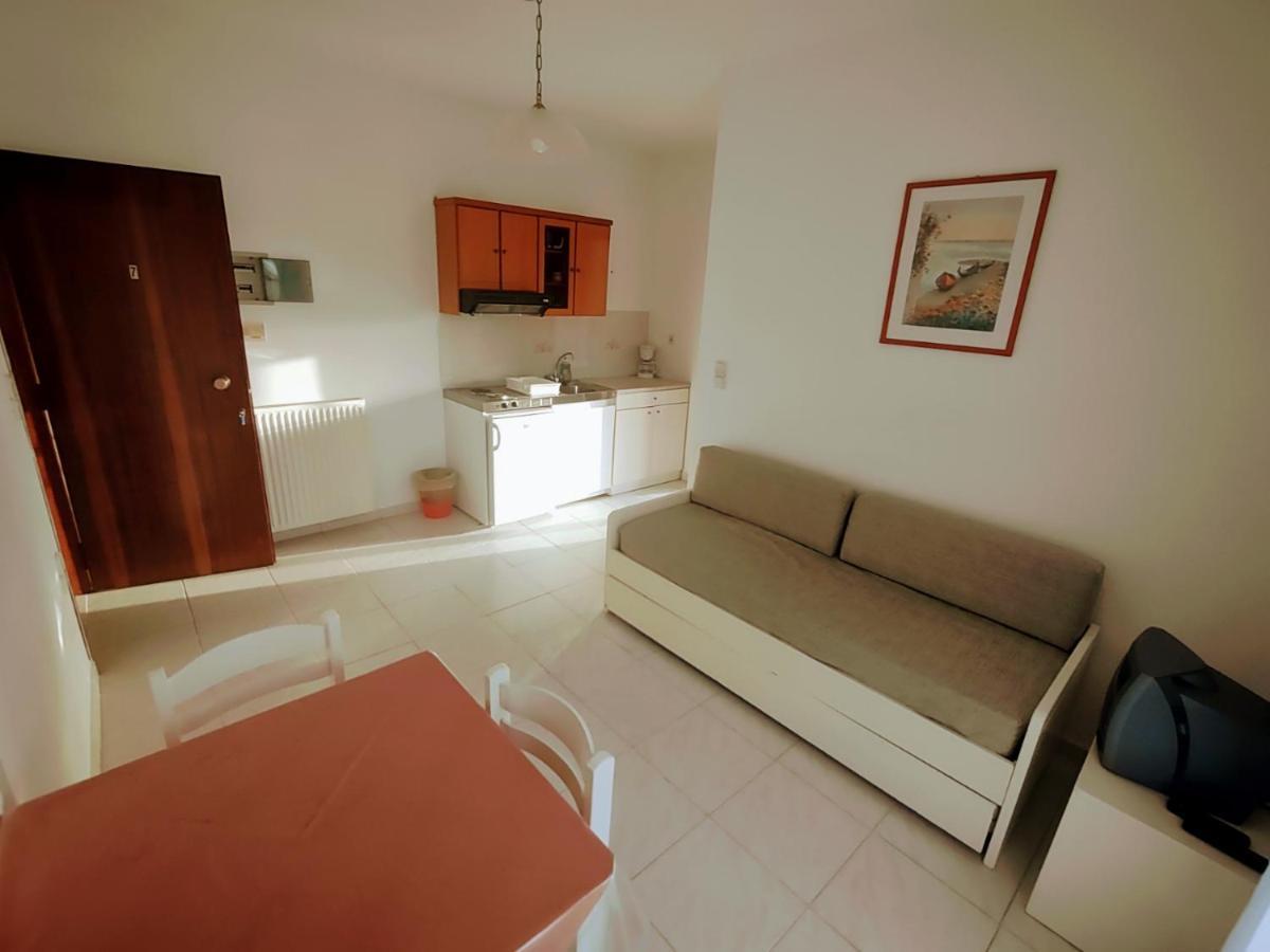 Captain Michalis Apartments Galatás Eksteriør bilde