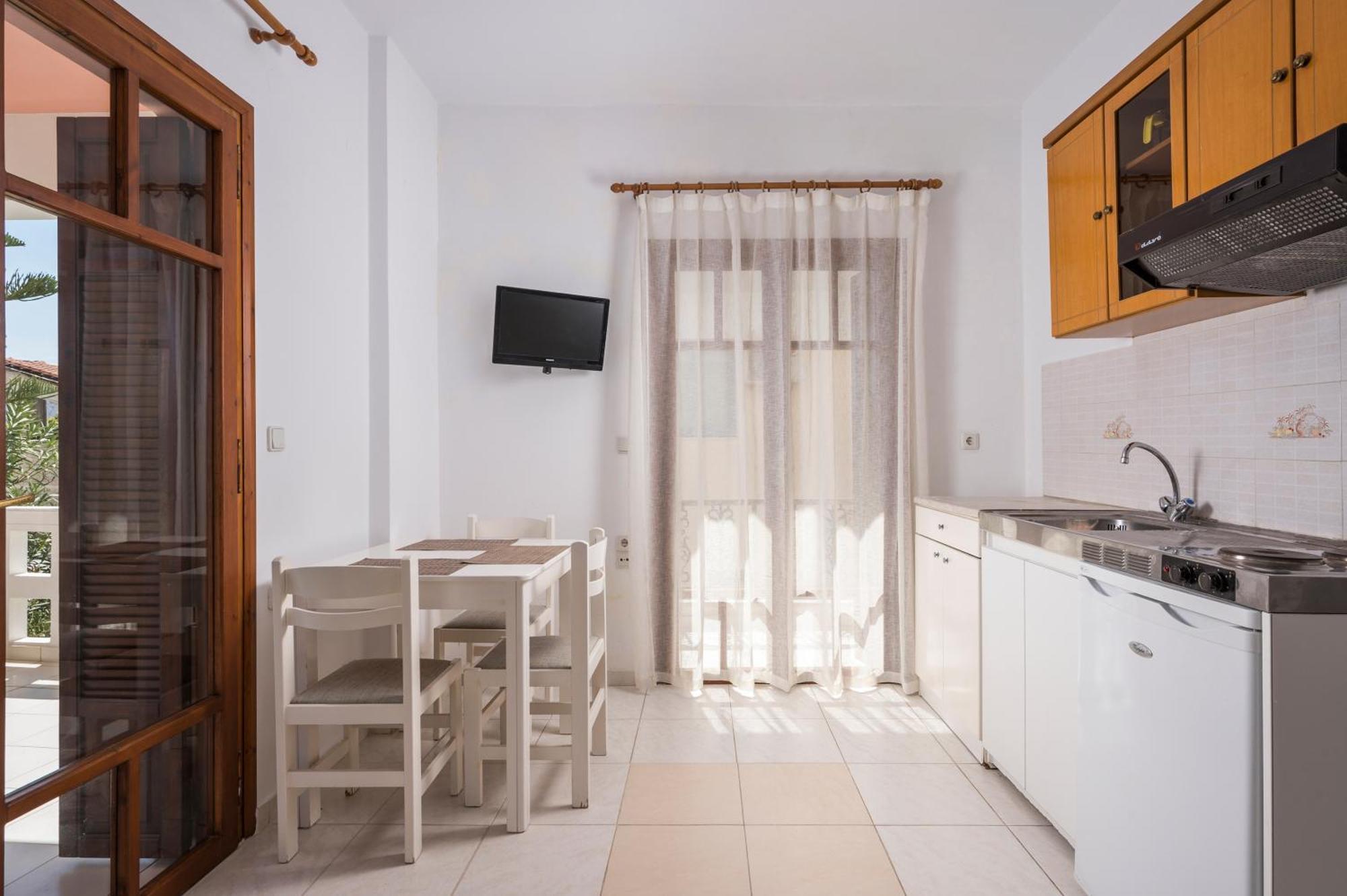 Captain Michalis Apartments Galatás Eksteriør bilde
