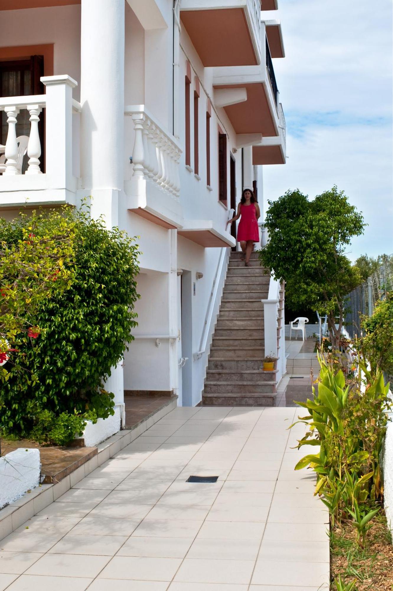 Captain Michalis Apartments Galatás Eksteriør bilde
